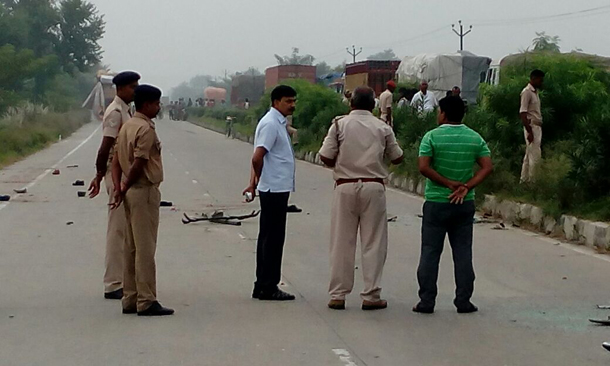 बिहार में ट्रक ने पुलिस वाहन को मारी टक्कर, 2 सैप जवानों की मौत