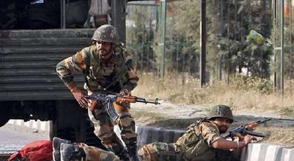 जम्मू एवं कश्मीर में सुरक्षा बलों व आतंकियों के बीच मुठभेड़