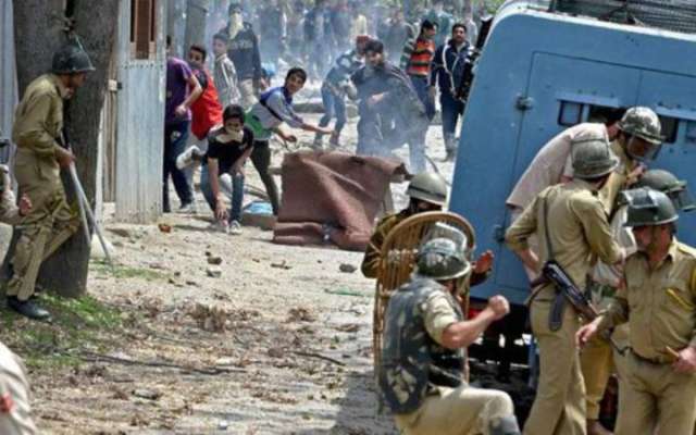 जम्मू-कश्मीर में छात्रों व सुरक्षा बलों के बीच हुई झड़प