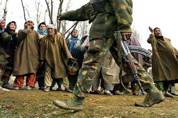 कश्मीर में सेना की वर्दी में चोर धरा गया