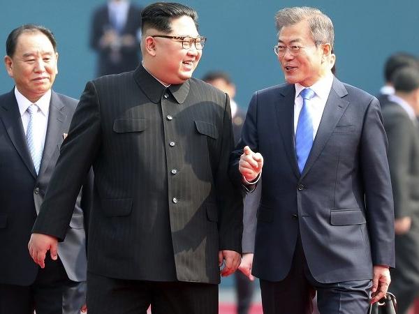 दक्षिण कोरिया पहुंचे किम जोंग उन, द्विपक्षीय बैठक शुरू 