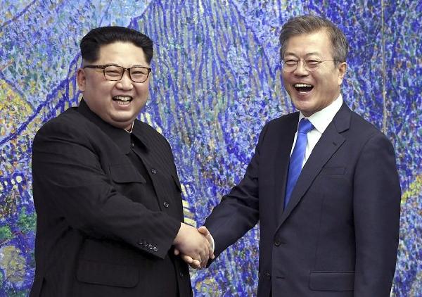 उत्तर कोरियाई ने किम-मून शिखर बैठक का स्वागत किया