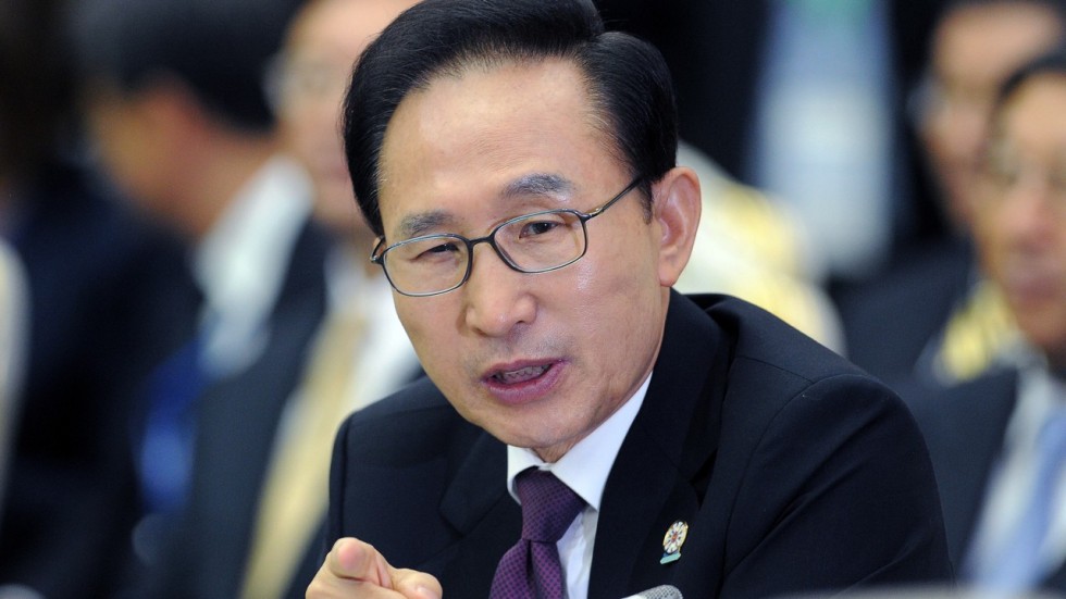 भ्रष्टाचार मामले में पूर्व दक्षिण कोरियाई राष्ट्रपति से पूछताछ