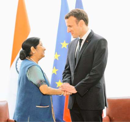 फ्रांस के राष्ट्रपति से सुषमा स्वराज ने की मुलाकात
