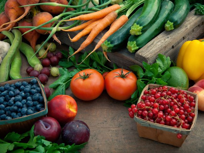 स्वस्थ्य रहने के लिए खाएं ये फल और सब्जियां